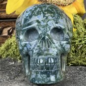 Kristallskalle Mossagat 11x8 cm 920 gram