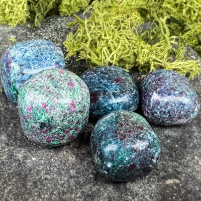 Fuchsite med rubin ca 2,5cm