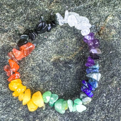 Chipstone armband chackra rainbom från Kani NaturApotek