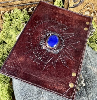 Book of shadows läder