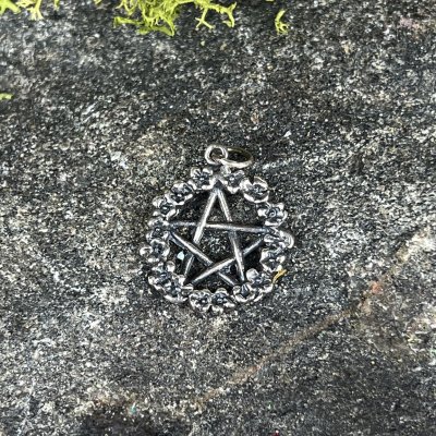 Pentagram i silver med blommor